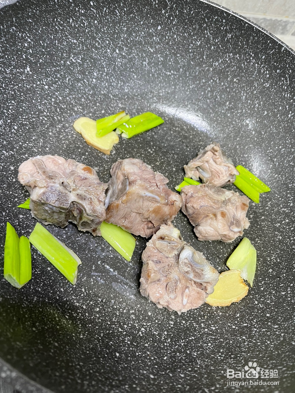 排骨莲藕汤的做法