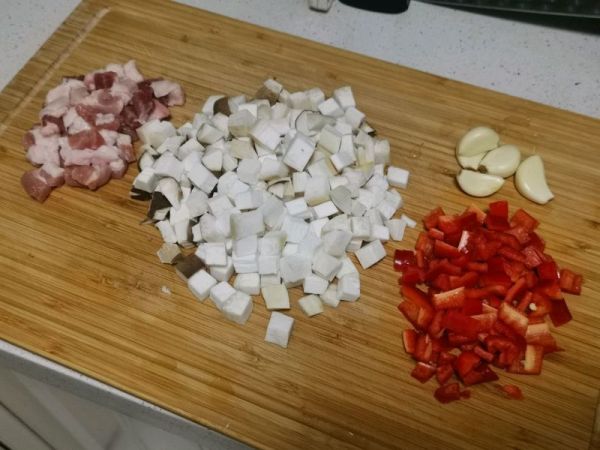 肉丁杏鲍菇烧豌豆