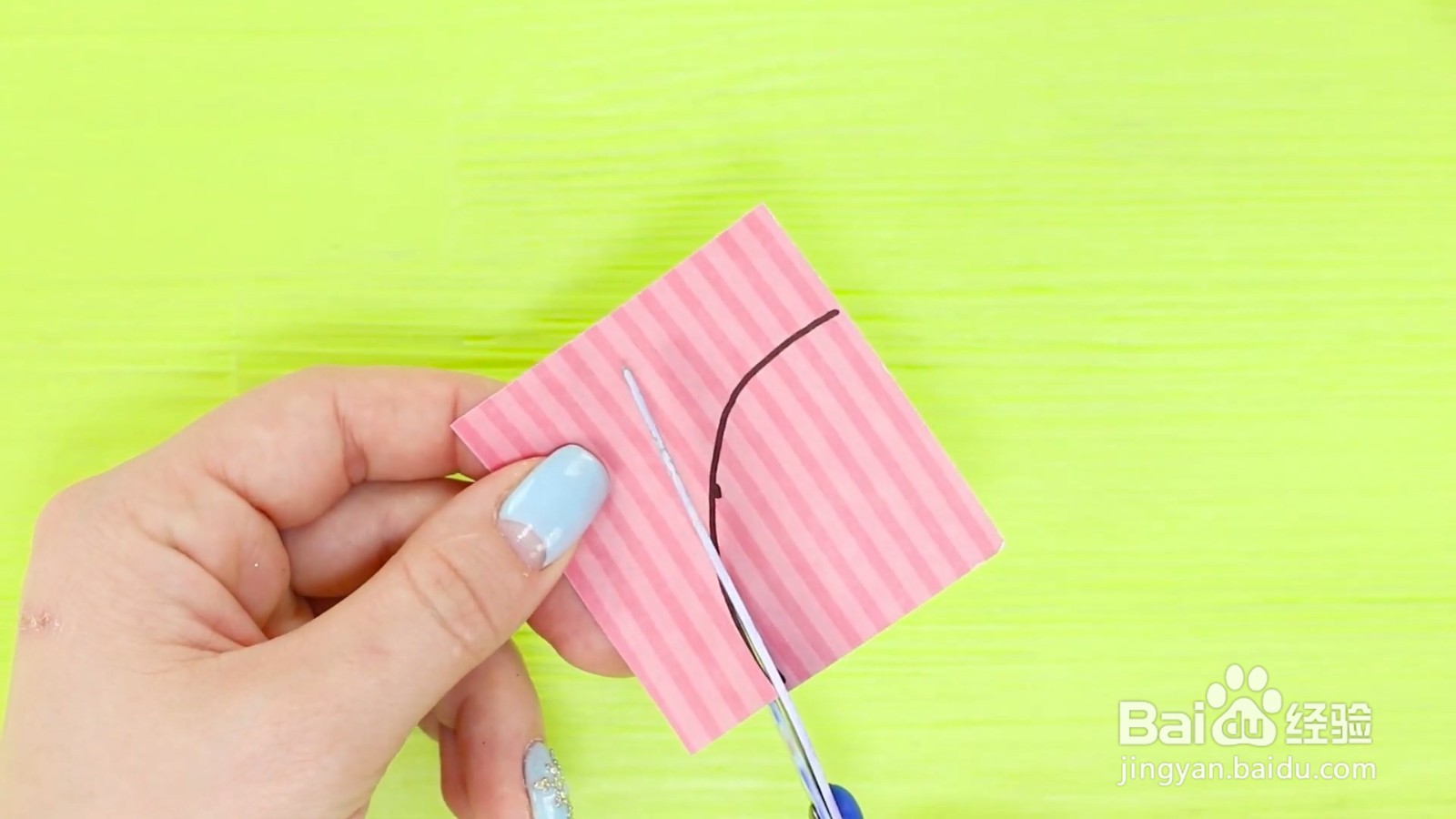 如何给芭比娃娃制作派对帽子