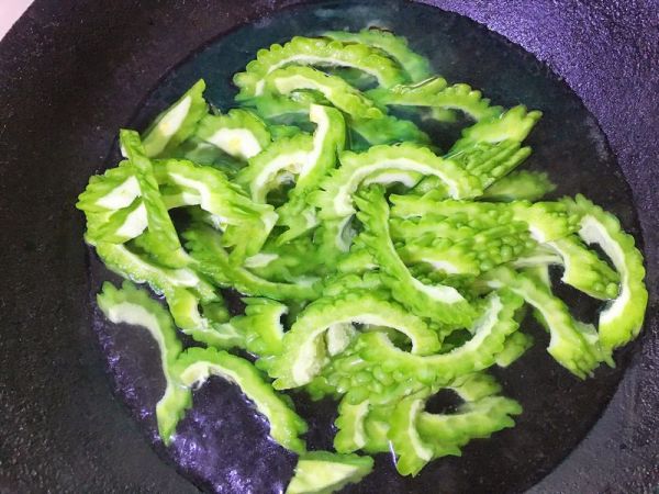 青椒炒苦瓜#夏日下饭菜#