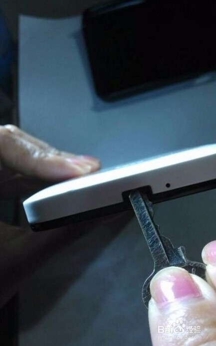 小米2S后盖怎么打开