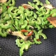 如何做苦瓜炒鲍鱼