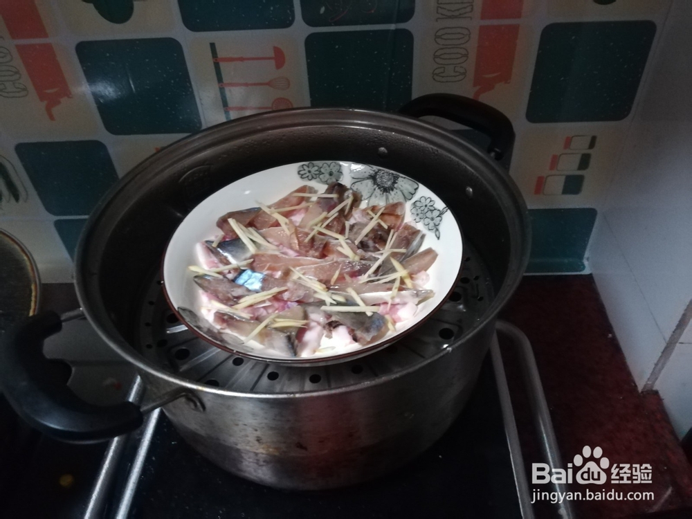 五花肉蒸鱼干的做法