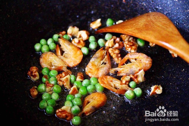 核桃鸡蛋炒饭怎么做