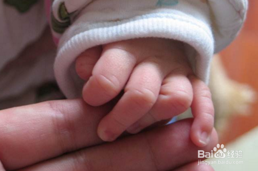 妈妈猝死四岁儿子陪伴身边两天三宿:妈妈睡着了