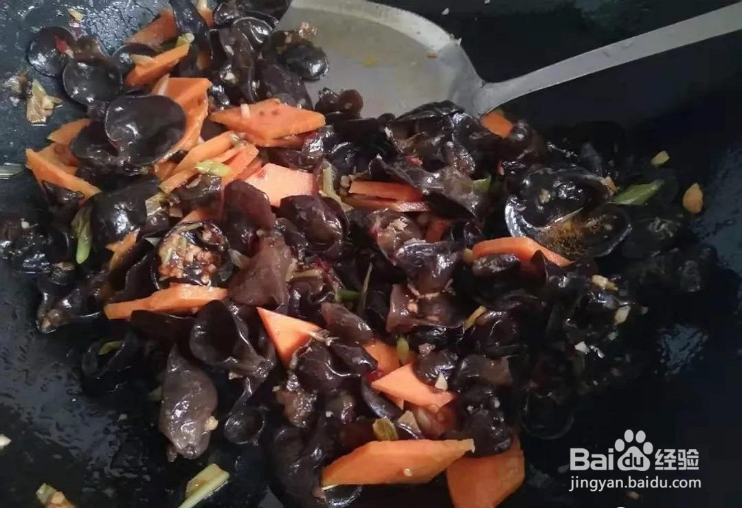 木耳炒豆腐怎么做？