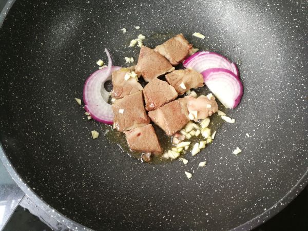 樱桃红酒煮牛肉