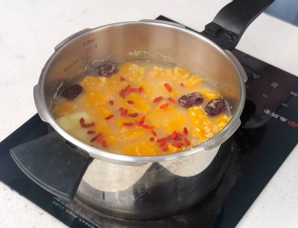 南瓜小米红枣粥