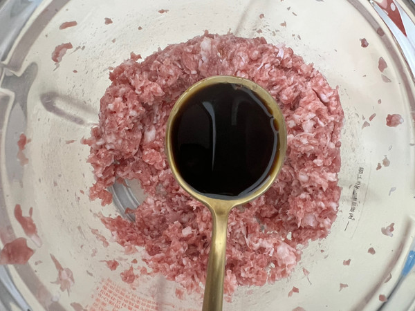 当归肉饼蒸蛋汤