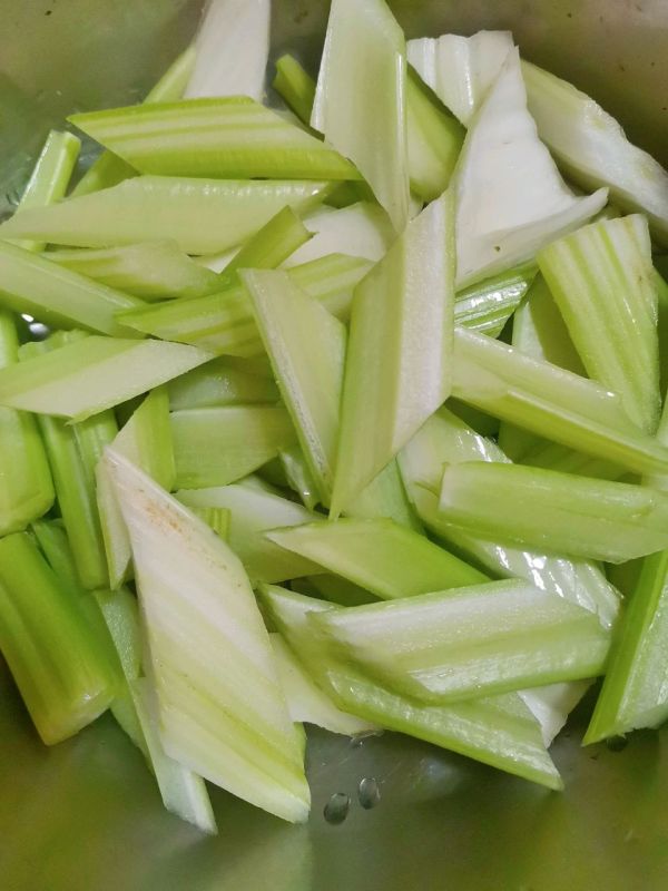 凉拌蚝油西芹腐竹