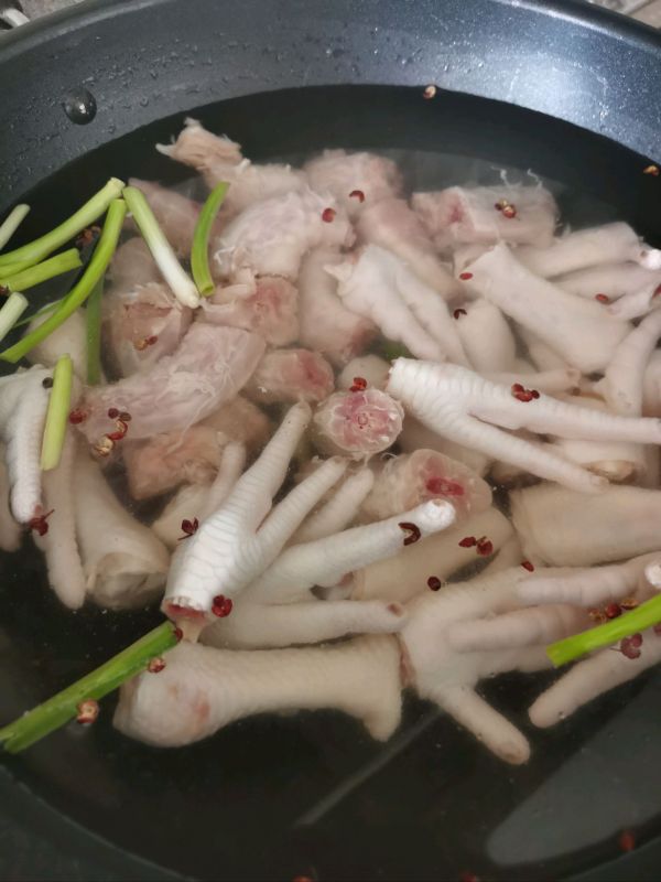 解馋鸡爪鸡脖煲