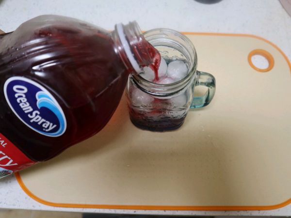 夏日冰饮蔓越莓果汁