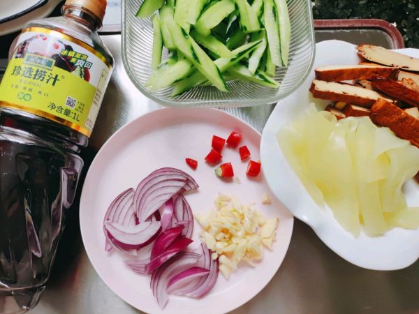 捞汁凉皮香干拌黄瓜