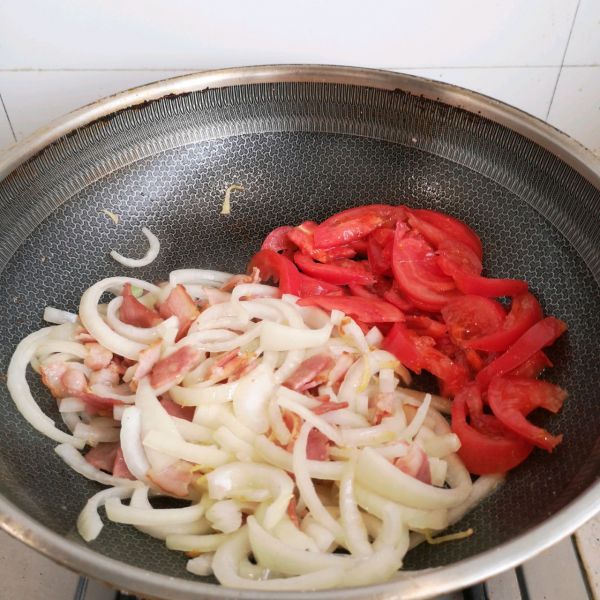 培根番茄洋葱烩饼