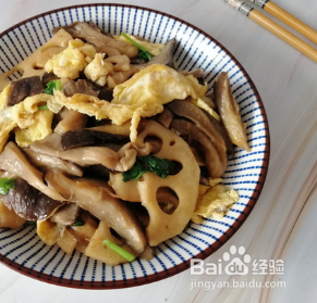 蘑菇藕片炒鸡蛋的做法