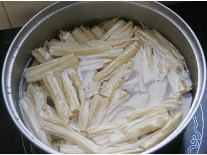 香油小炒腐竹这样做更好吃