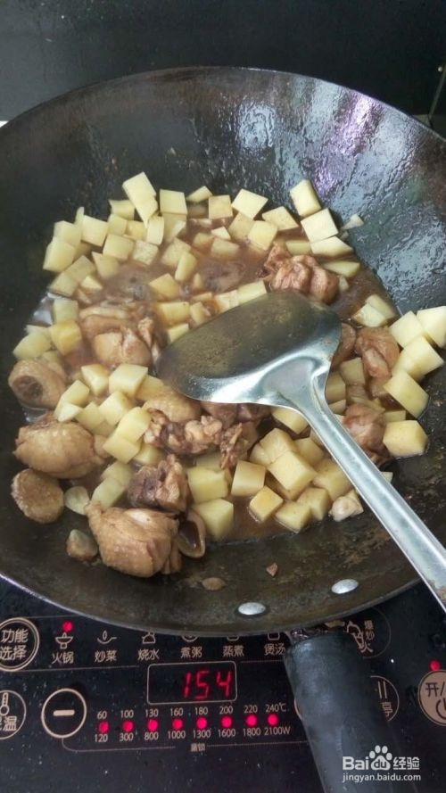 土豆烧鸡块盖浇饭的做法