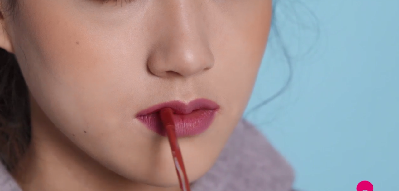 如何用修容打造嘴角上扬脸