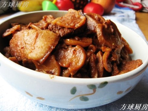 五花肉炖干土豆片