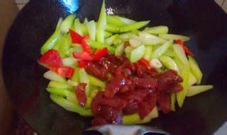 菜远炒腊肠做法详解