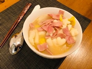 养生食补白菜火腿年糕汤