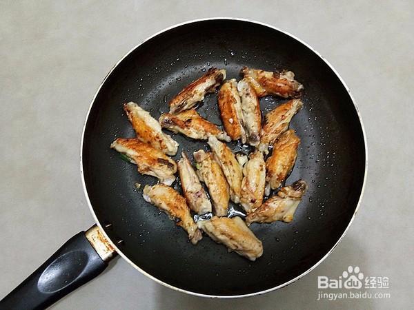 如何做出好吃的避风塘鸡翅