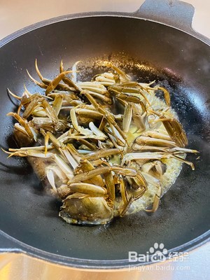 螃蟹炒年糕的做法