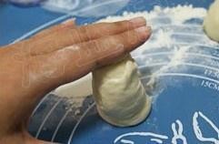 鸡蛋灌饼的做法。