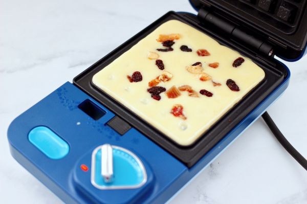 奶香水果干华夫饼