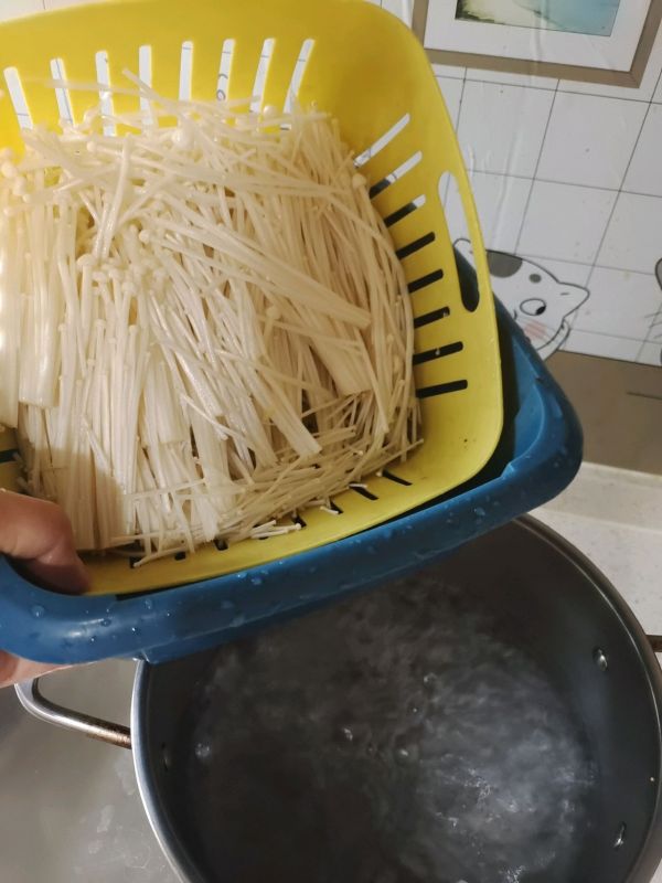 极鲜肥牛金针菇卷