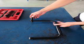 汽车气门拆装怎么做？