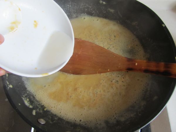 咸蛋黄豆腐酿丸子