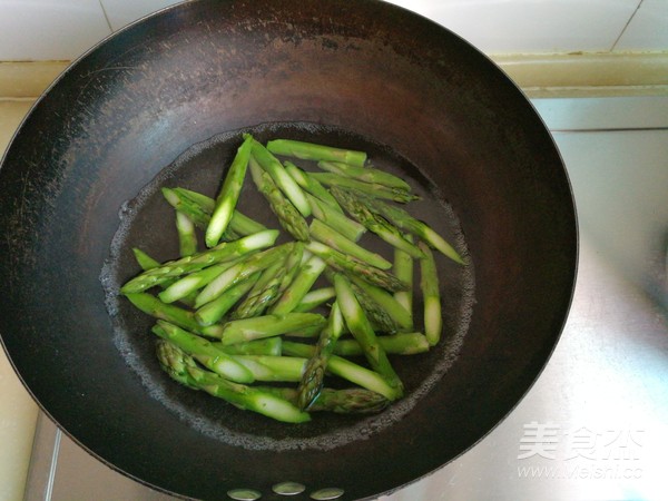 芦笋炒口条的做法