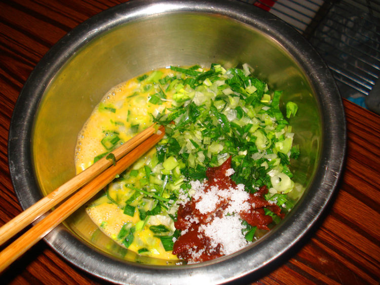 青蒜摊鸡蛋是一道美味的家常菜!