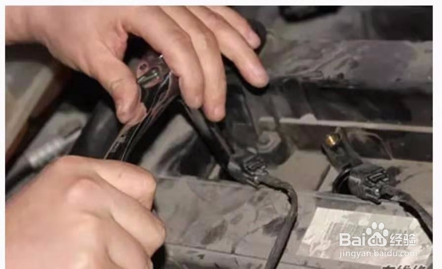 怎样更换汽车火花塞？