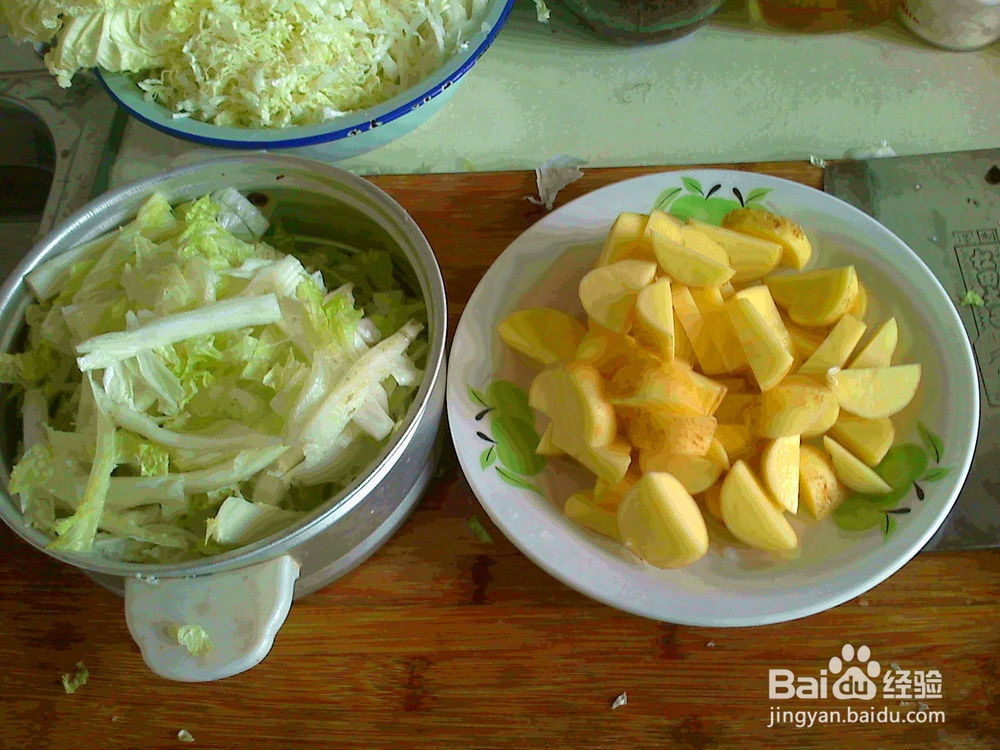 #美食#老年人怎样做好大白菜段焖土豆的备料