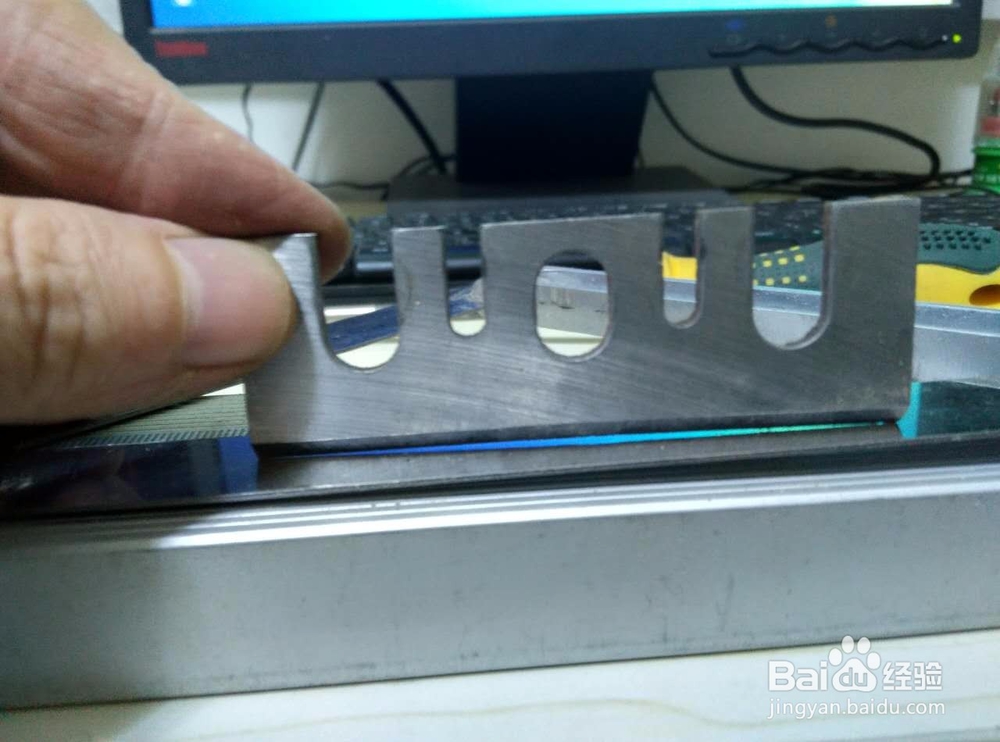用手电钻加角磨配件磨刨刀