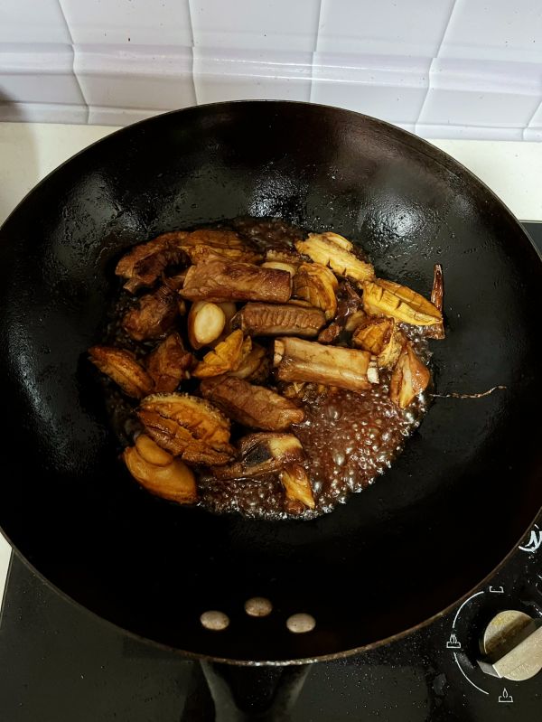 砂锅红烧鲍鱼排骨土豆