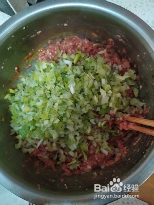 如何制作香辣美味的的驴肉小煎饺 ?