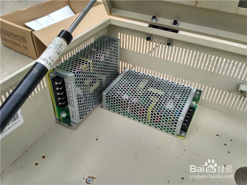 机箱里开关电源的正确安装方法