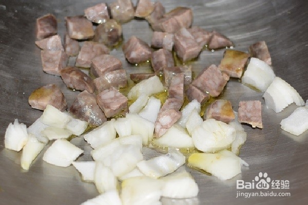 荷包蛋腊肠饭的做法