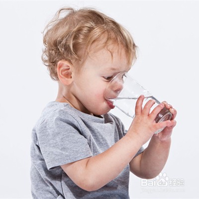 早上空腹喝水的好处及注意事项