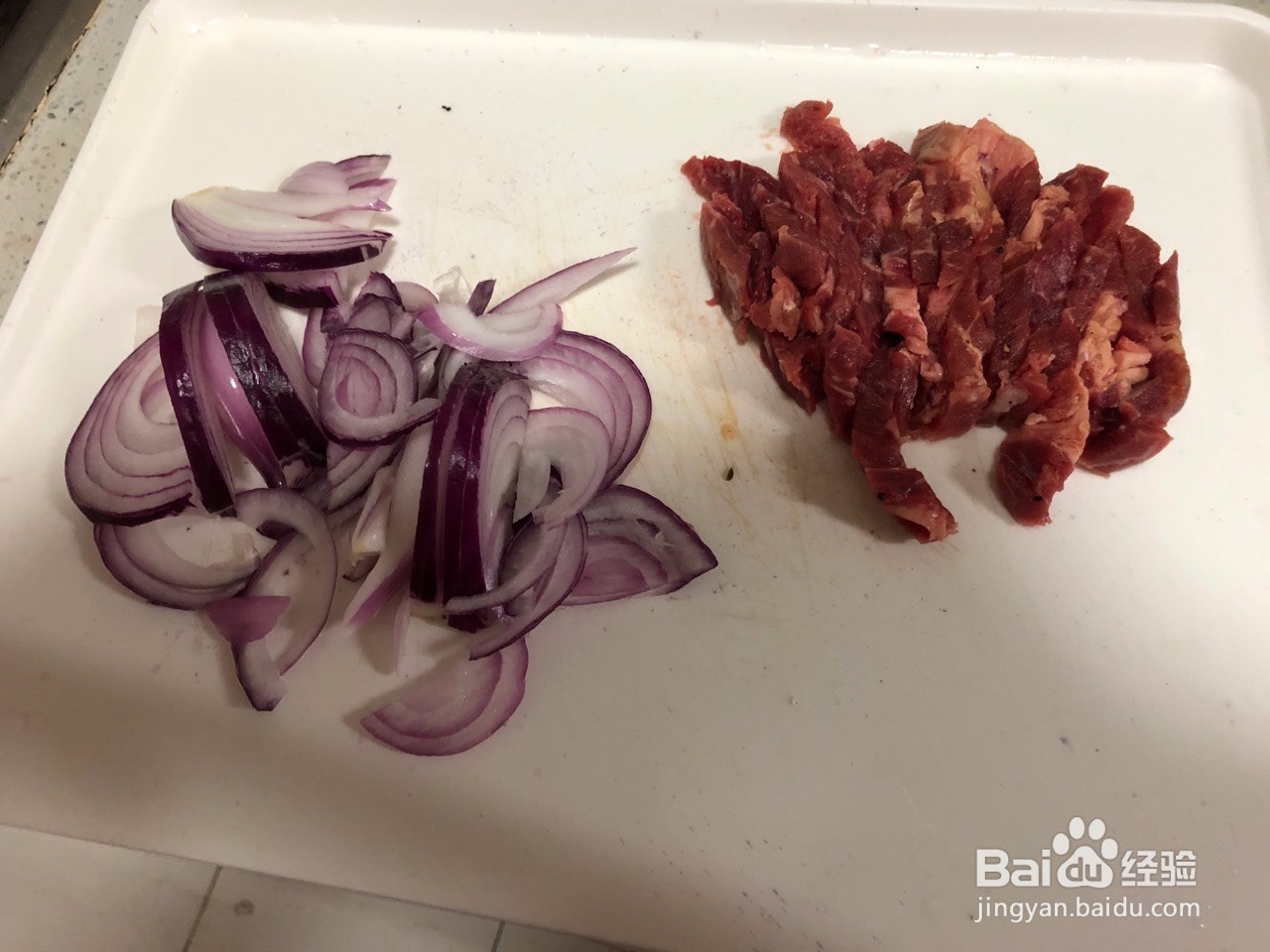 洋葱炒牛排的做法
