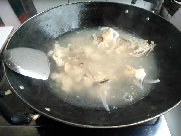 豆腐鱼头白贝汤