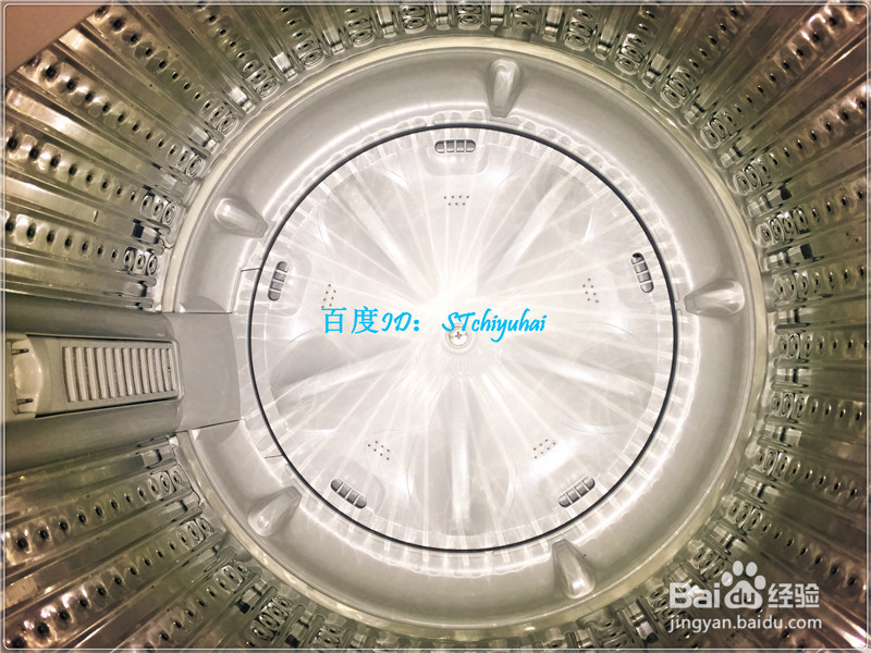 如何在机洗一些带装饰衣服时避免刮坏