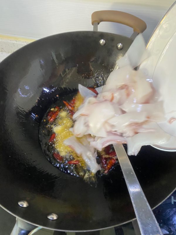 爆炒香辣鱿鱼锅巴
