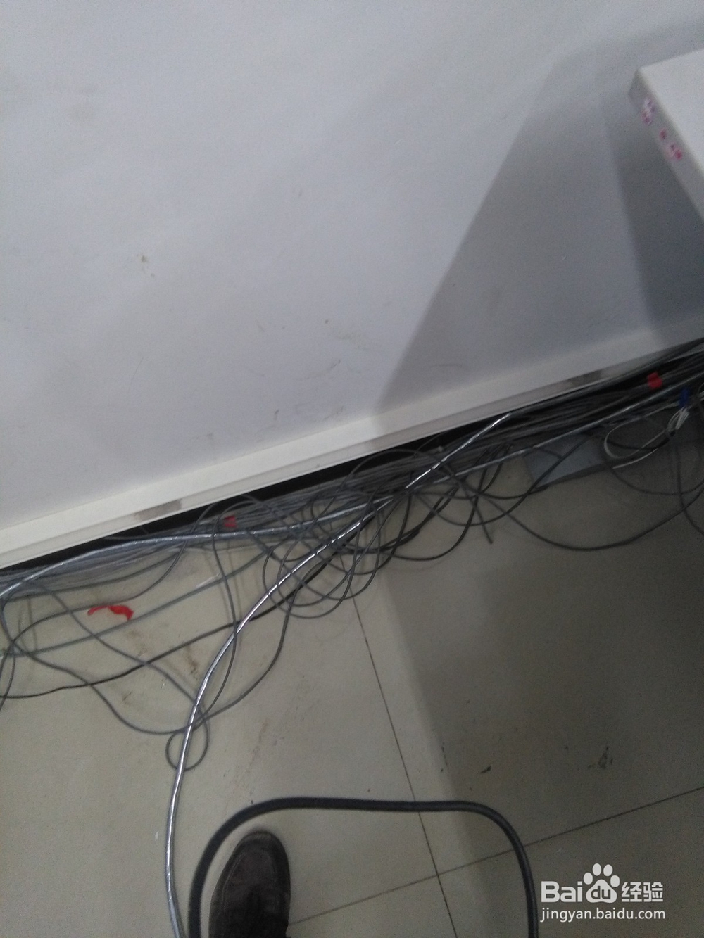 办公室的网络和电话布线