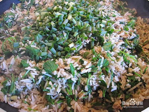 荠菜吞拿鱼炒饭