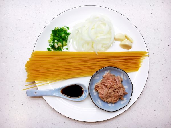 日式金枪鱼意面
