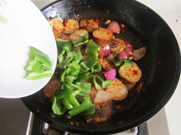 青椒素鸡炒回锅肉